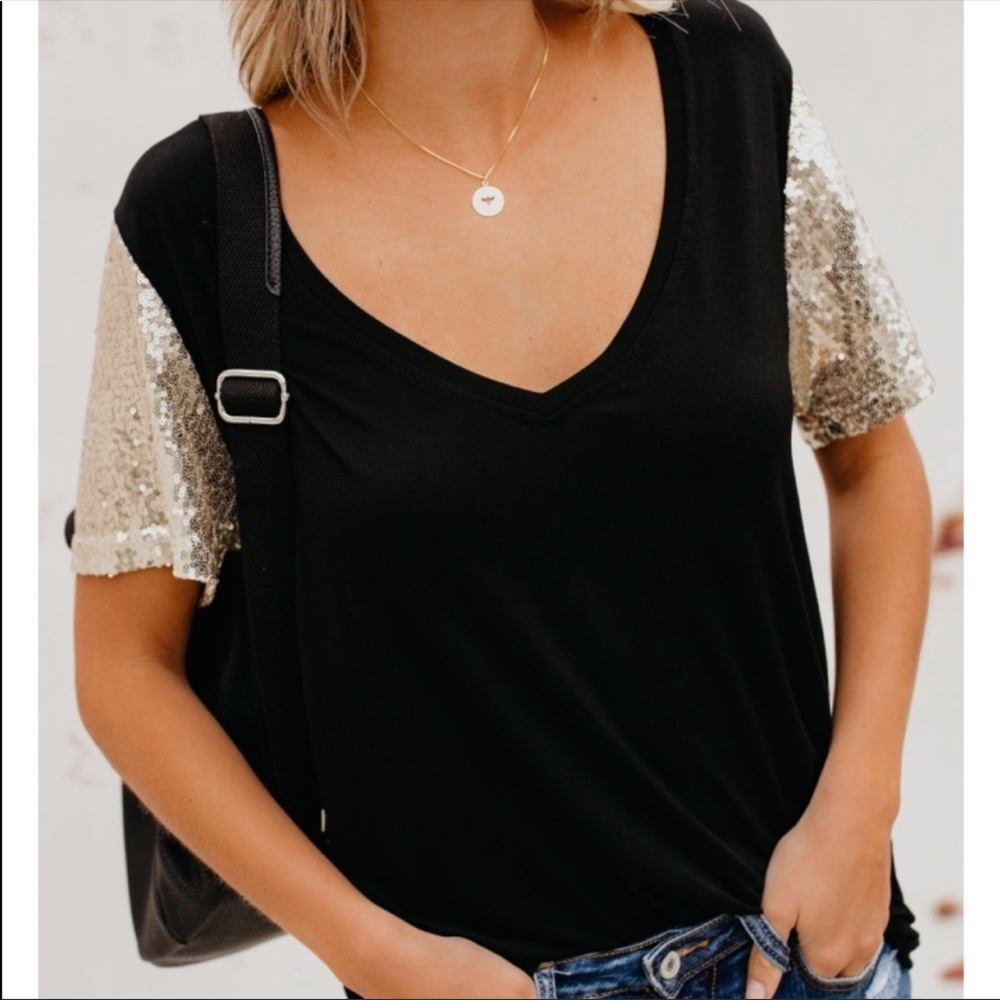 NWOT Vici Stand Out Sequin Tee - Picture 3 of 8